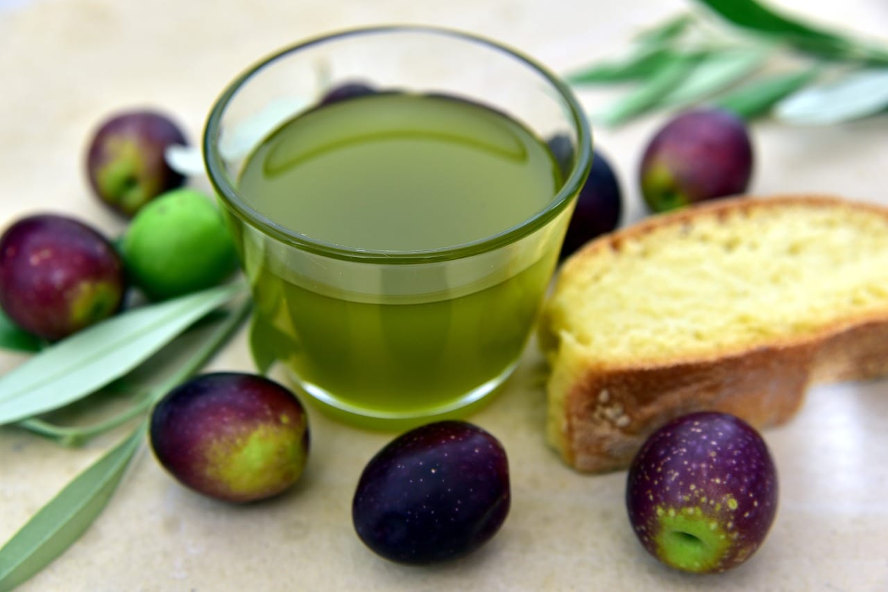 Hacer aceite de oliva en casa