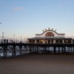 Comer en el puerto-henry-unsplash