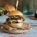 hamburguesa-vegetariana-con-ensalada-de-col-80-704-489-nw