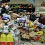 Decenas-personas-provisiones-supermercado-Madrid_EDIIMA20200310_0796_4