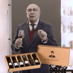 Antonio_Flores_enólogo_de_González_Byass_y_set_de_cata_final_opt