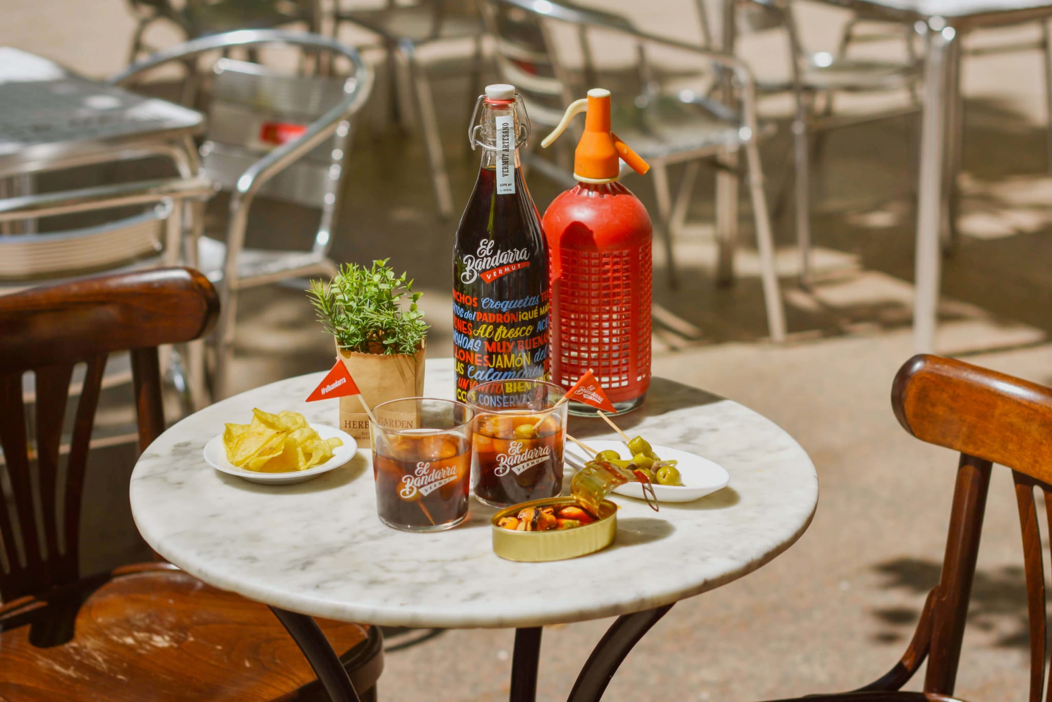 El aperitivo, el ritual gastronómico que reivindica el placer de socializar vermut El Bandarra