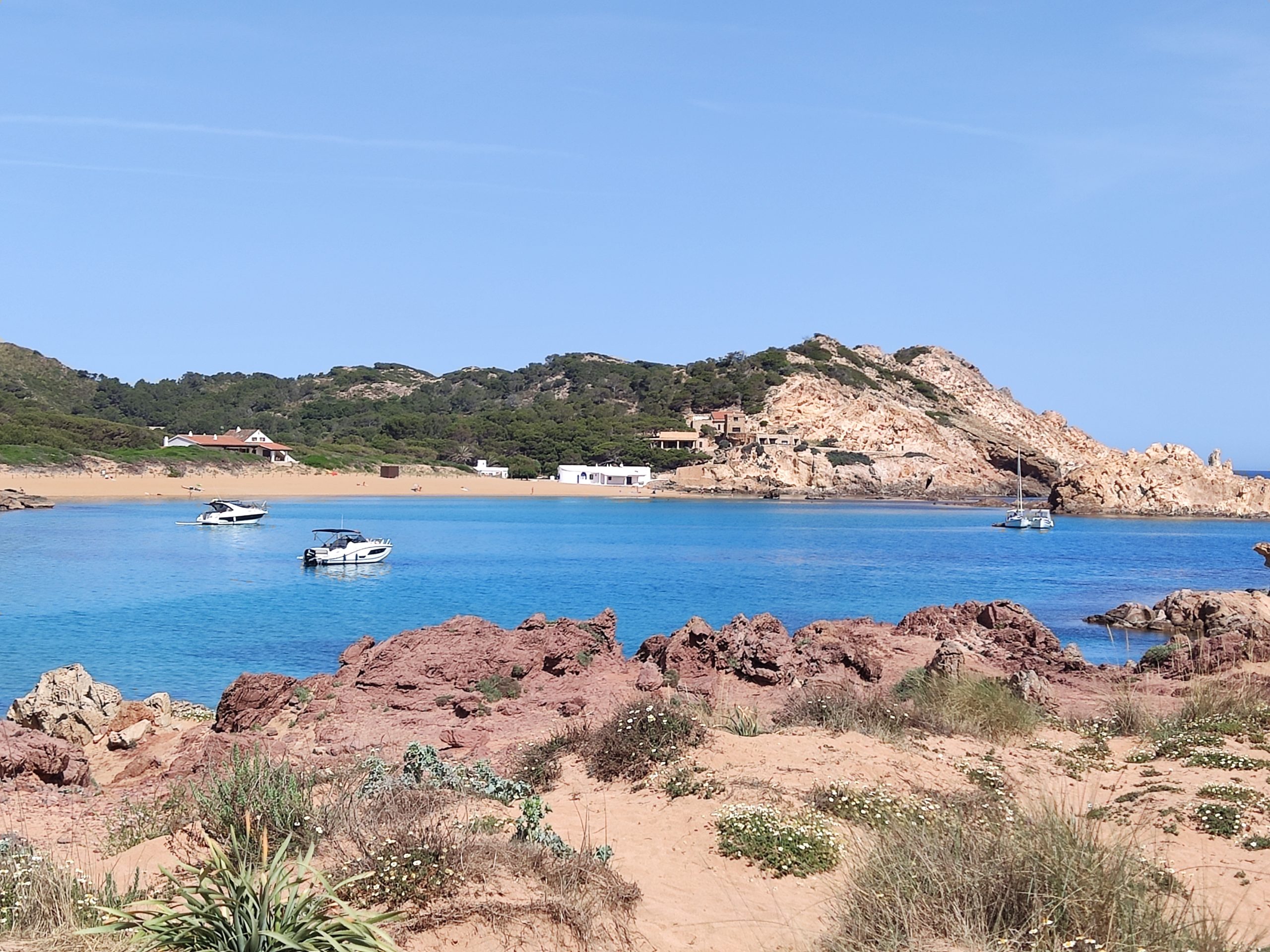 Cala en Menorca. Foto:Información Gastronómica