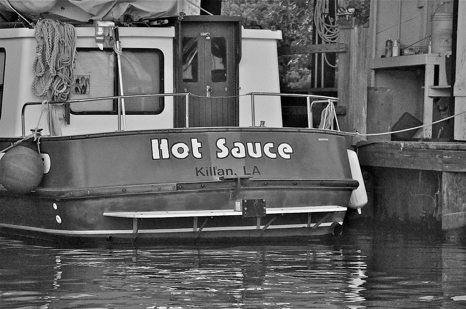 Barco en el que transportan salsa picante