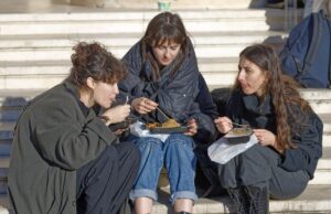 La importancia de comer acompañado
