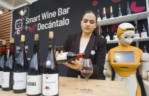 Decántalo presenta en el MWC su Smart Wine Bar con IA