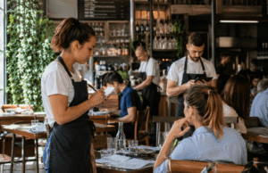 La hostelería se enfrenta al reto de encontrar personal para este verano