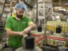 La venta de Deoleo reabre la batalla por el aceite de oliva